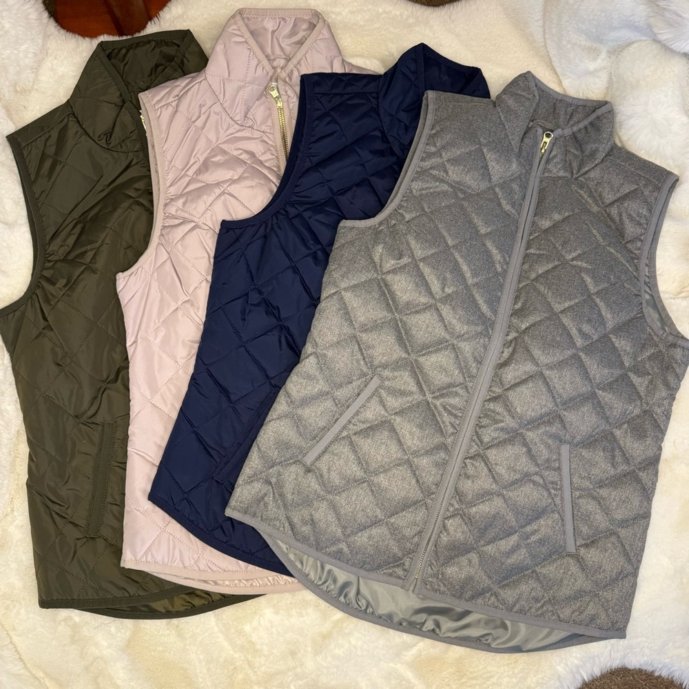 Lot of 4 Old Navy Women’s Vests- Size Small